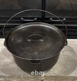12 Wagwold #10 Tite-Top 3 Footed Dutch Oven With #10 Lid Made In USA