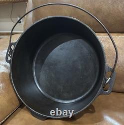 12 Wagwold #10 Tite-Top 3 Footed Dutch Oven With #10 Lid Made In USA