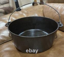12 Wagwold #10 Tite-Top 3 Footed Dutch Oven With #10 Lid Made In USA