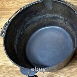 2 Rare Lodge Scalloped Cast Iron Dutch Ovens Combo 1940s With 1 Lid Read Sit Flat