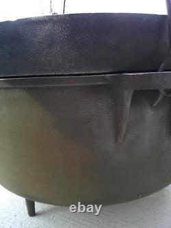 American Camper Large Cast Iron Dutch Oven 14 Diameter x 5.5 Deep 3 Footed Lid