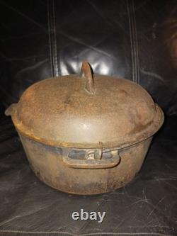 Antique Cast Iron Cookware Chicago Hardware Foundry Dutch Oven/Lid 8 Qt