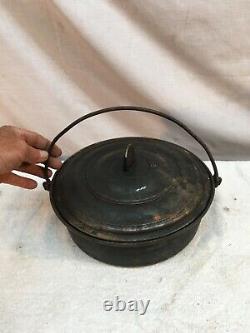 Antique Dutch Oven with Lid Gate Mark On Bottom