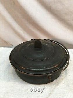 Antique Dutch Oven with Lid Gate Mark On Bottom