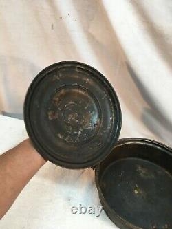 Antique Dutch Oven with Lid Gate Mark On Bottom