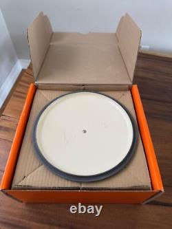 BRAND NEW le creuset dutch oven 24, 4.2 L, ARTICHAUT