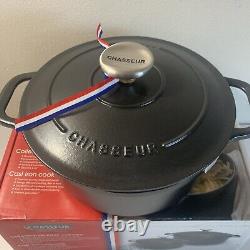 Chasseur 2.5 qt. Round Dutch Oven Black Enameled Cast-iron Cocottes France 20cm