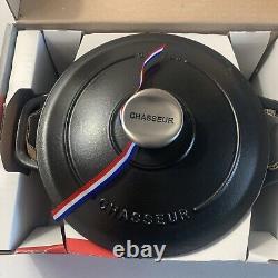 Chasseur 2.5 qt. Round Dutch Oven Black Enameled Cast-iron Cocottes France 20cm