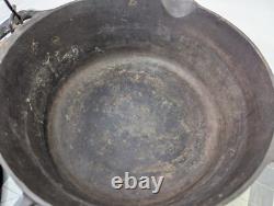 Dutch Oven 88B Cast Iron with Self Basting Lid 8 1288 Hammered