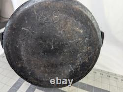 Dutch Oven 88B Cast Iron with Self Basting Lid 8 1288 Hammered