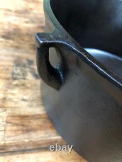 Dutch Oven Old Very Unique no name Gate Marks #10 Legs Cut Off