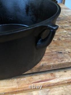 Dutch Oven Old Very Unique no name Gate Marks #10 Legs Cut Off