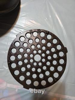 Favorite Piqua Ware #8D Cast Iron Dutch Oven, TRIVET, LID Smiley logo bean pot