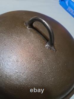 Favorite Piqua Ware #8D Cast Iron Dutch Oven, TRIVET, LID Smiley logo bean pot