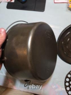 Favorite Piqua Ware #8D Cast Iron Dutch Oven, TRIVET, LID Smiley logo bean pot