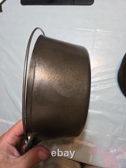 Favorite Piqua Ware #8D Cast Iron Dutch Oven, TRIVET, LID Smiley logo bean pot