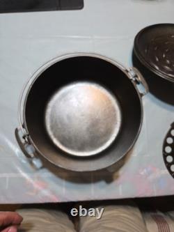 Favorite Piqua Ware #8D Cast Iron Dutch Oven, TRIVET, LID Smiley logo bean pot