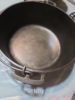 Favorite Piqua Ware #8D Cast Iron Dutch Oven, TRIVET, LID Smiley logo bean pot