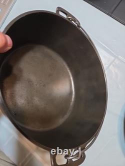 Favorite Piqua Ware #8D Cast Iron Dutch Oven, TRIVET, LID Smiley logo bean pot