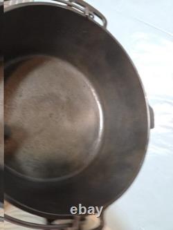 Favorite Piqua Ware #8D Cast Iron Dutch Oven, TRIVET, LID Smiley logo bean pot