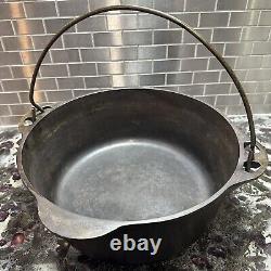 GRISWOLD Tite Top DUTCH OVEN #8 1278c Cast Iron Sits Flat No Lid Cast Iron 1930s