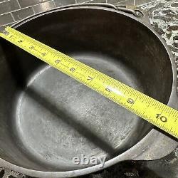 GRISWOLD Tite Top DUTCH OVEN #8 1278c Cast Iron Sits Flat No Lid Cast Iron 1930s