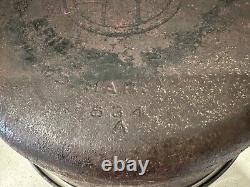 Griswold #9 Cast Iron Tite-Top Dutch Oven Large Logo