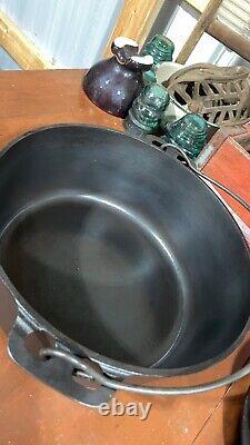 Griswold Iron Mountain Cast Iron #8 Dutch Oven with Lid