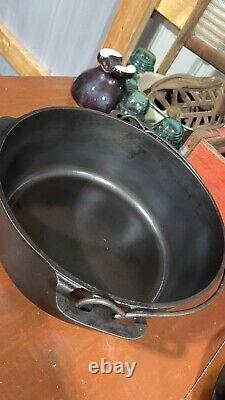 Griswold Iron Mountain Cast Iron #8 Dutch Oven with Lid