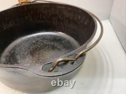 Griswold No. 8 Cast Iron Dutch Oven With Self Basting Lid