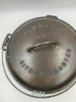 Griswold No 9 Tite Top Baster Cast Iron Dutch Oven with Lid