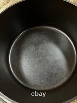 Griswold Slant #10 Cast Iron Tite Top Baster Dutch Oven withlid 835 A3553