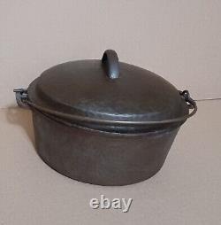 Hammered Wagner Unmarked #8 Cast Iron Dutch Oven With Matching Lid ReSeasoned