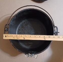 Hammered Wagner Unmarked #8 Cast Iron Dutch Oven With Matching Lid ReSeasoned