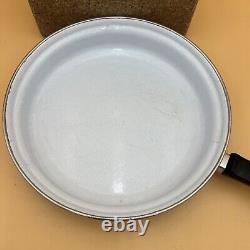 Hendlers Pointerware Enamel Dutch Oven Floral Design MCM Vintage Enamelware Set