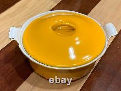 LE CREUSET 22 Cast Iron DUTCH OVEN POT Casserole LID YELLOW ORANGE Enamel France