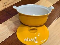 LE CREUSET 22 Cast Iron DUTCH OVEN POT Casserole LID YELLOW ORANGE Enamel France