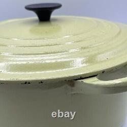 Le Creuset #28 Lime/Avocado Green Round Enameled Cast Iron Dutch Oven 7.25 qt