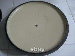Le Creuset 3.5 QT / 3.4L Cast Iron Black Matte Dutch Oven With Lid Model #24