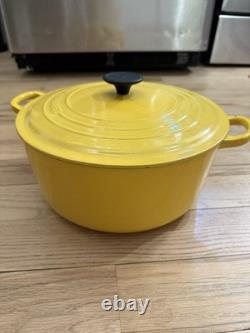 Le Creuset 7.25 Qt #28 Round Dutch Oven Cast Iron Soleil Yellow with Lid Used