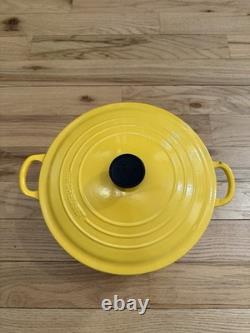 Le Creuset 7.25 Qt #28 Round Dutch Oven Cast Iron Soleil Yellow with Lid Used