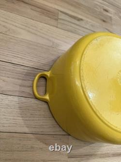 Le Creuset 7.25 Qt #28 Round Dutch Oven Cast Iron Soleil Yellow with Lid Used
