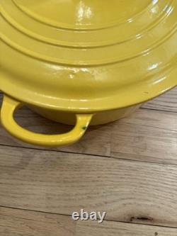Le Creuset 7.25 Qt #28 Round Dutch Oven Cast Iron Soleil Yellow with Lid Used