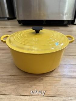 Le Creuset 7.25 Qt #28 Round Dutch Oven Cast Iron Soleil Yellow with Lid Used