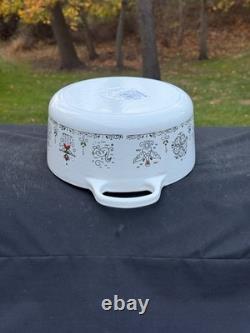 Le Creuset Cast Iron 22 Round Dutch Oven 3-1/2 Qt. 12 Days of Christmas