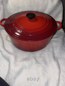 Le Creuset Cast Iron Round 30 Dutch Oven 6.75 qt. Cerise Red With Lid