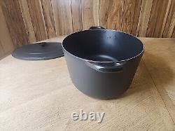 Le Creuset Cast Iron Signature Oval Dutch Oven 15.5qt 40cm 15.75 Matte Black