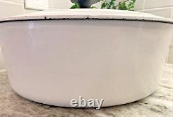 Le Creuset Dutch Oven Oval #31/6.75 Qt Classic White VGC- CHIP