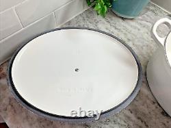 Le Creuset Dutch Oven Oval #31/6.75 Qt Classic White VGC- CHIP