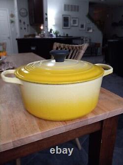 Le Creuset Dutch oven 24 5.5 Quart Yellow Used Pre 2015 Clean Good Condition